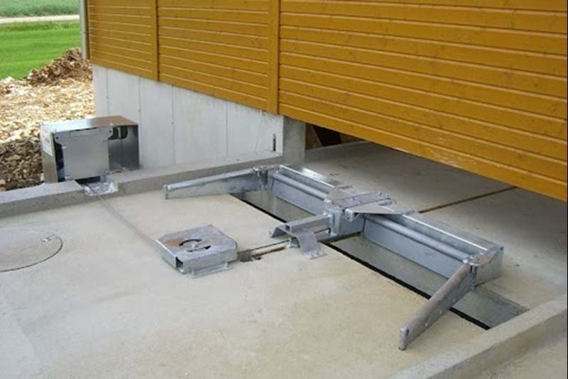 Seilzugentmistung/ Rimozione del letame con il filo di ferro Seilzugentmistung/ Rimozione del letame con il filo di ferro